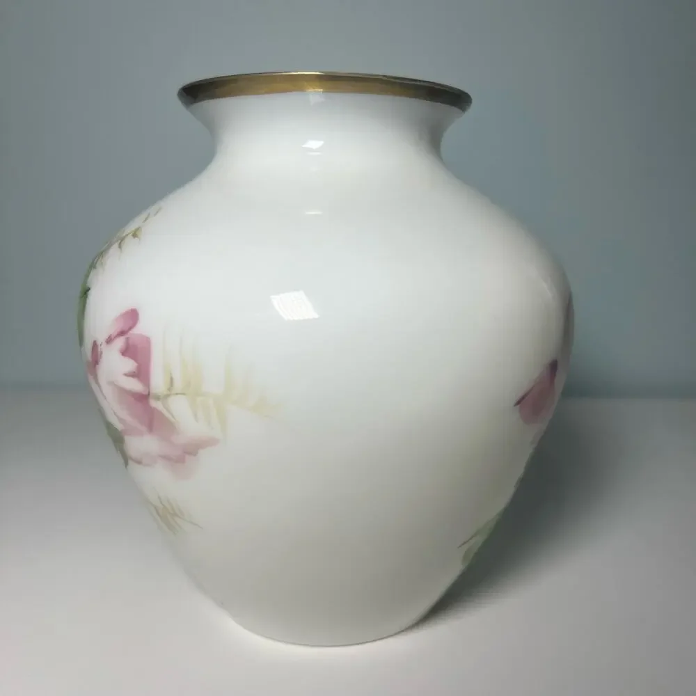 Vintage 40s DeLuxe Inc USA Signed Hand Painted Floral Vase Milk Glass - Picture 2 of 12